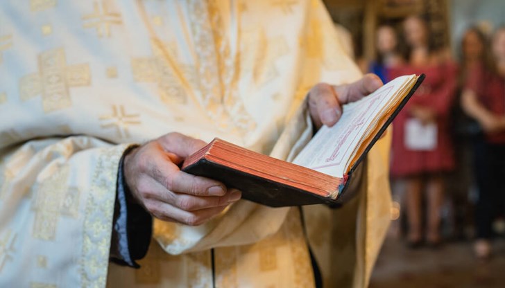 Само 19 души обслужват 47 черкви Само 19 души обслужват 47 черкви