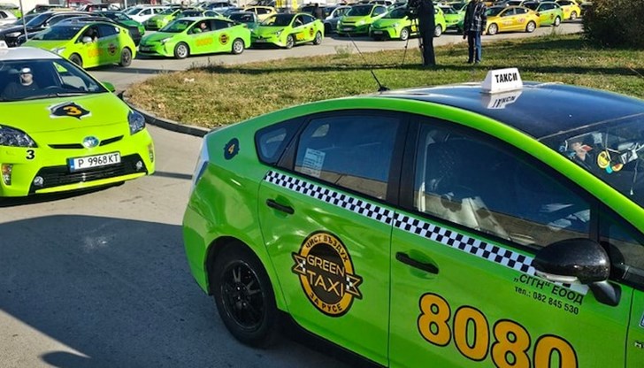 Таксиметрови шофьори протестират срещу драстичното поскъпване на "Гражданска отговорност" Таксиметрови шофьори протестират срещу драстичното поскъпване на "Гражданска отговорност"