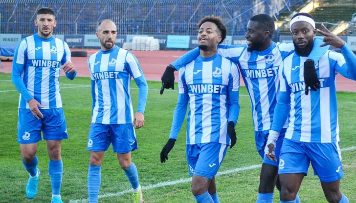 "Драконите" с убедителна победа - 4:0 "Драконите" с убедителна победа - 4:0