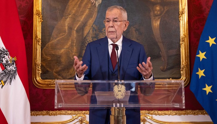 Александър Ван дер Белен ще бъде подложен на хирургическа интервенция на гръбначния стълб във Виена Александър Ван дер Белен ще бъде подложен на хирургическа интервенция на гръбначния стълб във Виена