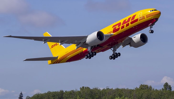 Спасителните екипи издирват членове на екипажа Спасителните екипи издирват членове на екипажа