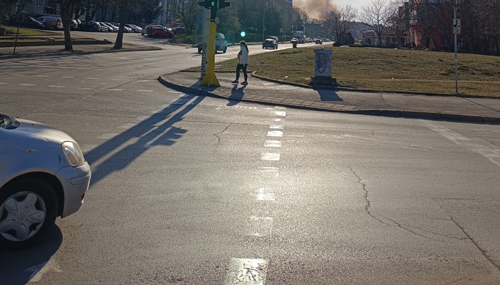 При вливането към булевард "Васил Левски" ще бъде разрешен само десен завой, като допълнително ще бъде изграден обръщач