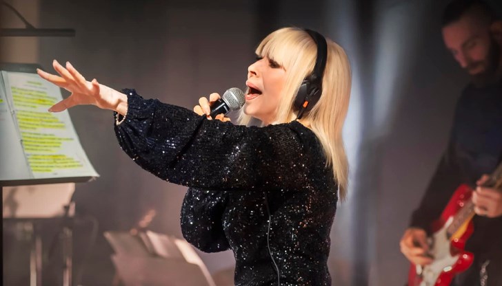 Лили Иванова изненадва феновете с уникален албум преди грандиозния концерт Лили Иванова изненадва феновете с уникален албум преди грандиозния концерт