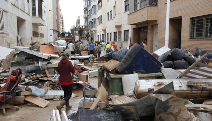 Спасителните екипи продължават издирването на изчезналите Спасителните екипи продължават издирването на изчезналите