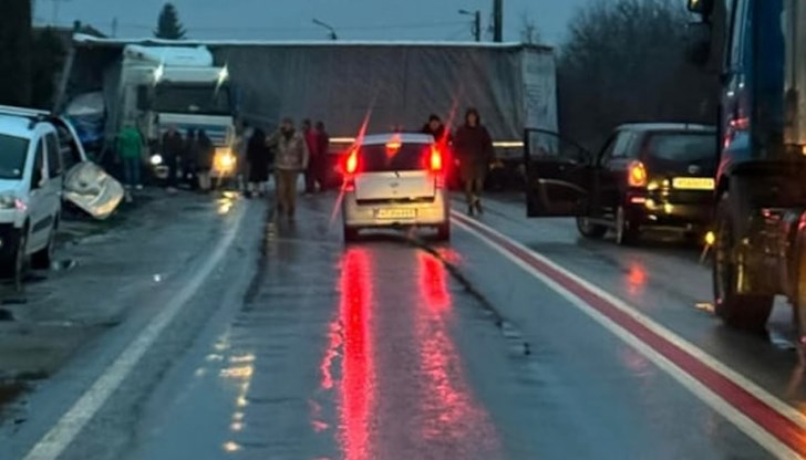 ТИР блокира пътя Русе - Велико Търново