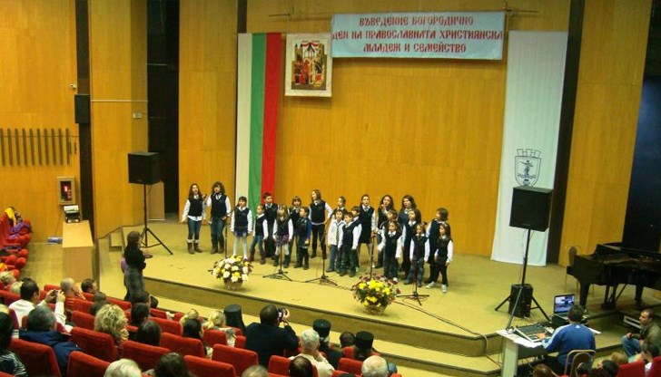 Духовност и изкуство се срещат в Пленарната зала Духовност и изкуство се срещат в Пленарната зала