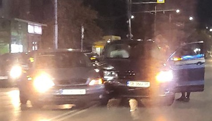 Очевидци споделят подробности в социалните мрежи Очевидци споделят подробности в социалните мрежи