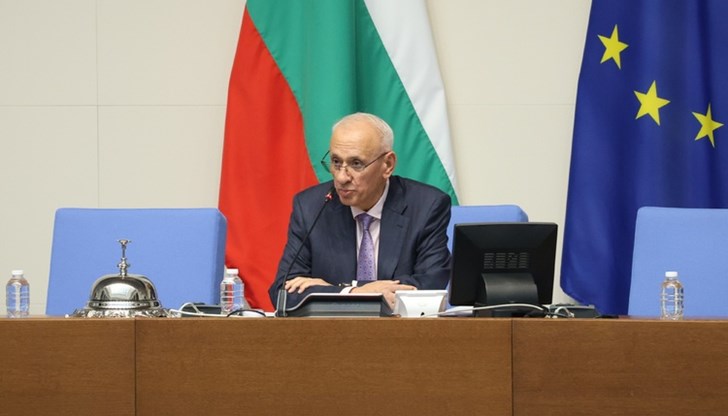 При последното гласуване вчера на Силви Кирилов не достигнаха три гласа, за да оглави парламента При последното гласуване вчера на Силви Кирилов не достигнаха три гласа, за да оглави парламента