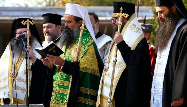 Държавният глава и висши представители на властта почетоха паметта на загиналите воини Държавният глава и висши представители на властта почетоха паметта на загиналите воини