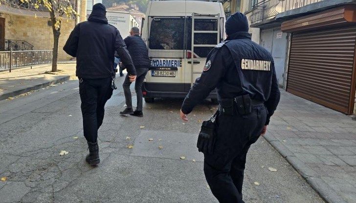 Престъпната организация действала повече от година, сочи обвинението Престъпната организация действала повече от година, сочи обвинението