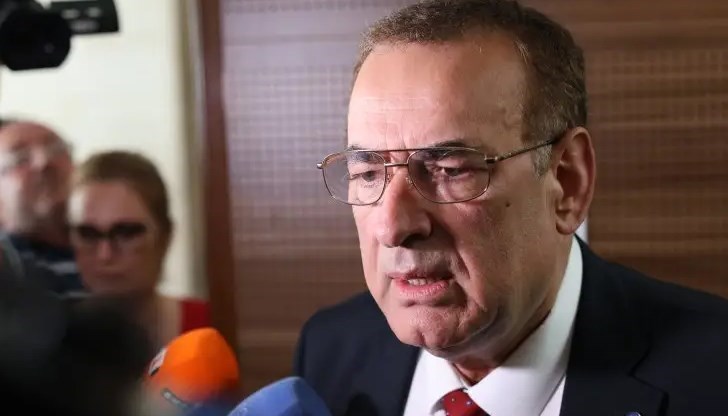 Има намерение за заличаване на доктор Ахмед Доган. Има намерение за заличаване на доктор Ахмед Доган.