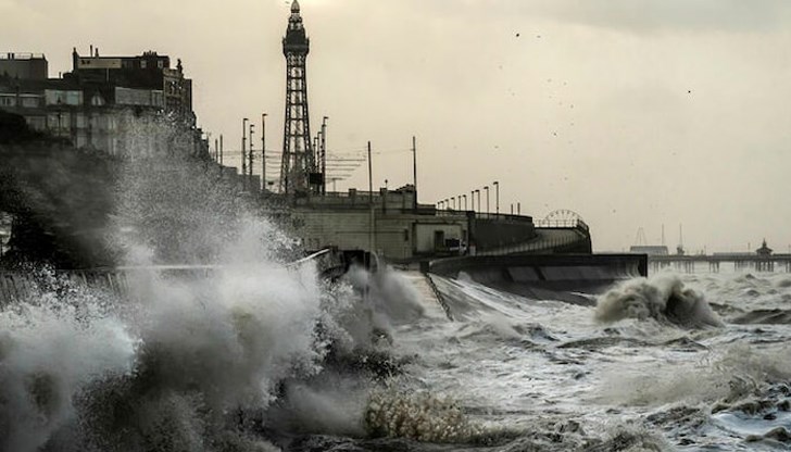 Затворени са ключови транспортни връзки между Англия и Уелс Затворени са ключови транспортни връзки между Англия и Уелс