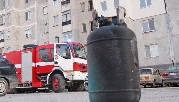 Взривът е станал при опит за работа с бутилката