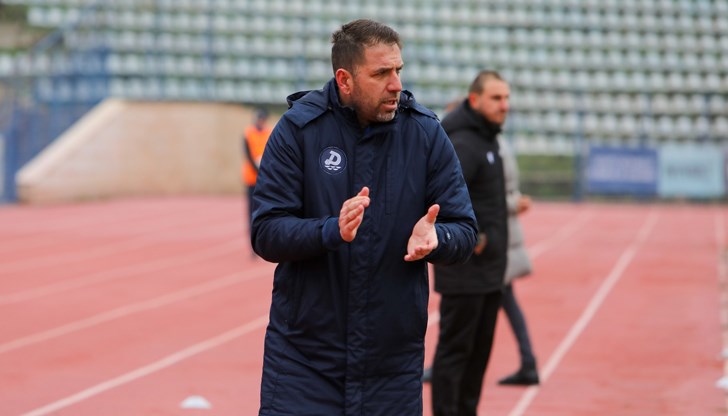 Не е лесно във Втора лига Не е лесно във Втора лига