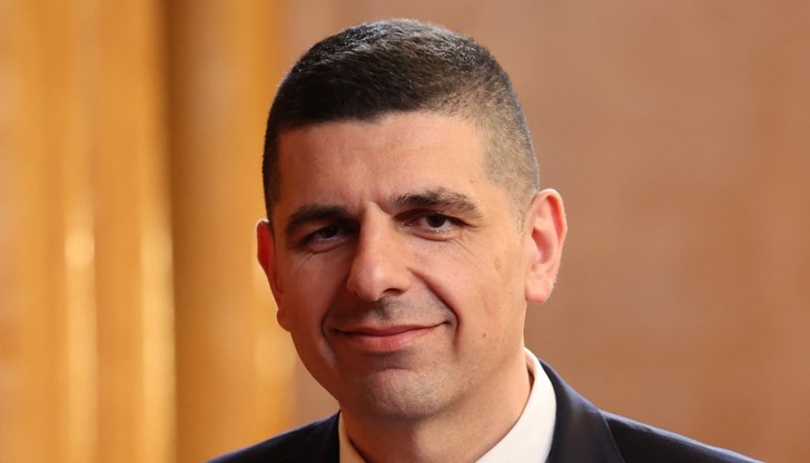 В парламентарната зала ни казаха, че нямат позволение и не могат да подпишат, допълни депутатът от ПП - ДБ В парламентарната зала ни казаха, че нямат позволение и не могат да подпишат, допълни депутатът от ПП - ДБ