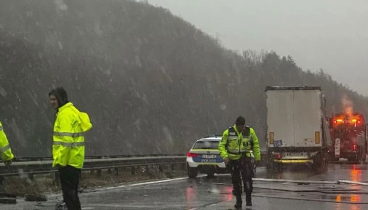 Товарен автомобил се удари в джип Товарен автомобил се удари в джип