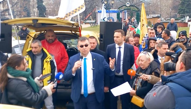 Аз съм единственият, който е бил таксиметров шофьор и в момента е депутат, заяви Янков Аз съм единственият, който е бил таксиметров шофьор и в момента е депутат, заяви Янков