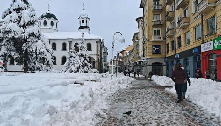 Енергото мобилизира близо 40 екипа за справяне с щетите Енергото мобилизира близо 40 екипа за справяне с щетите
