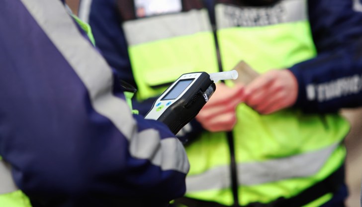 Мъжът е отказал да даде кръв за химичен анализ и е задържан за 24 часа Мъжът е отказал да даде кръв за химичен анализ и е задържан за 24 часа