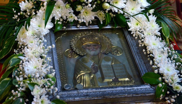 Църквата почита паметта на светеца с тържествени богослужения Църквата почита паметта на светеца с тържествени богослужения