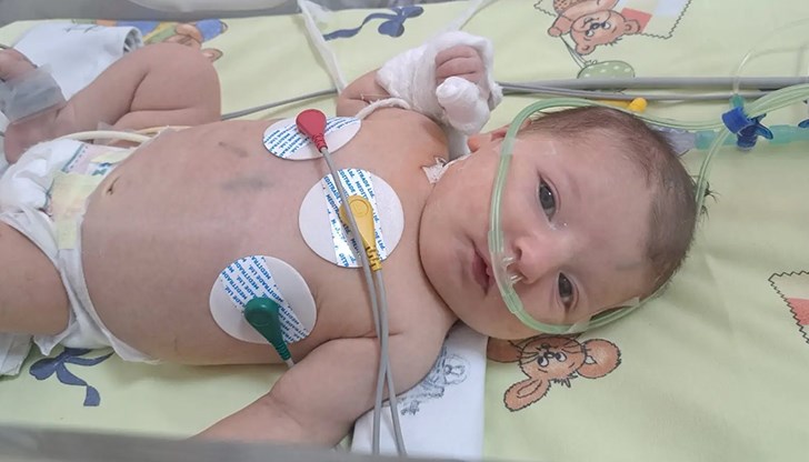 Малкото момиченце се бори с рядък вид рак, единственият шанс е лечение в чужбина Малкото момиченце се бори с рядък вид рак, единственият шанс е лечение в чужбина