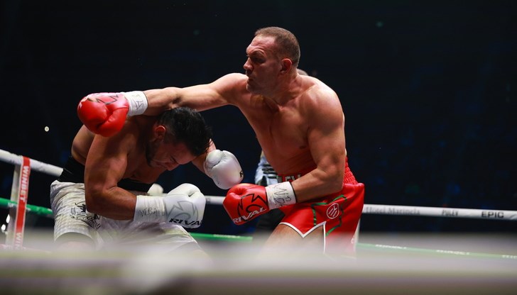 Кобрата детронира Чар за титлата на WBA Кобрата детронира Чар за титлата на WBA