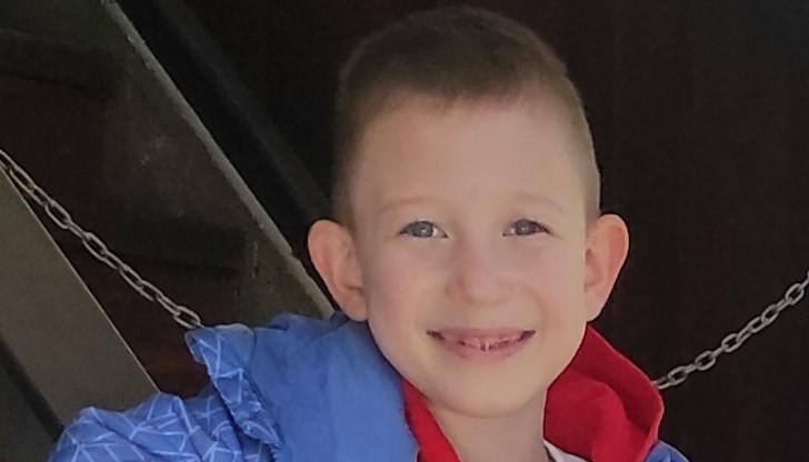 Семейството търси подкрепа за скъпоструващите терапии Семейството търси подкрепа за скъпоструващите терапии