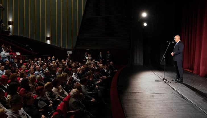 Президентът връчи почетен знак на АИКБ за 28-ата ѝ годишнина