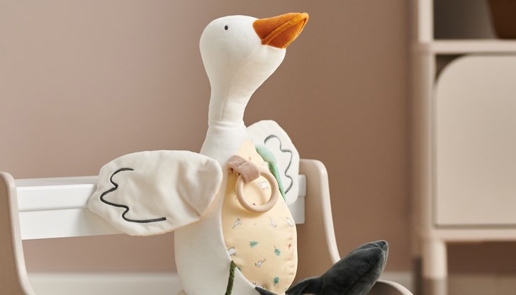 Дребни части в играчката създават риск от задавяне при малки деца Дребни части в играчката създават риск от задавяне при малки деца