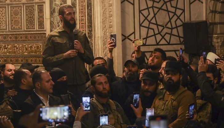 Лидерът на "Хаят Тахрир аш Шам" призова за прекратяване на въздушните удари и обяви план за възстановяване на страната Лидерът на "Хаят Тахрир аш Шам" призова за прекратяване на въздушните удари и обяви план за възстановяване на страната