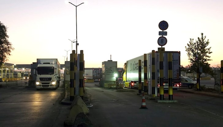 Товарните автомобили да избягват ГКПП "Кайнарджа" и "Крушари" Товарните автомобили да избягват ГКПП "Кайнарджа" и "Крушари"
