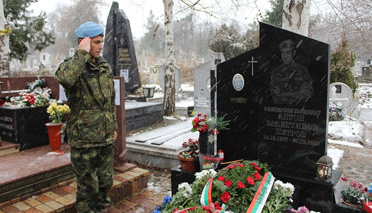 Русенци не забравят подвига на Антон Петров