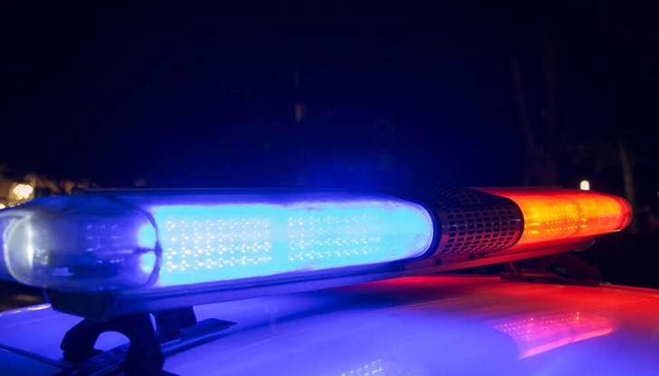 Пострадалият е настанен в болница с множество порезни рани