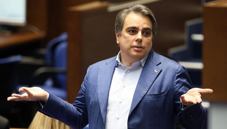 Съпредседателят на ПП-ДБ разкритикува драстичното увеличение на заплатите в някои министерства Съпредседателят на ПП-ДБ разкритикува драстичното увеличение на заплатите в някои министерства