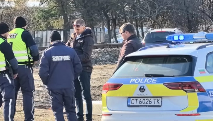 Движението на влаковете временно е спряно