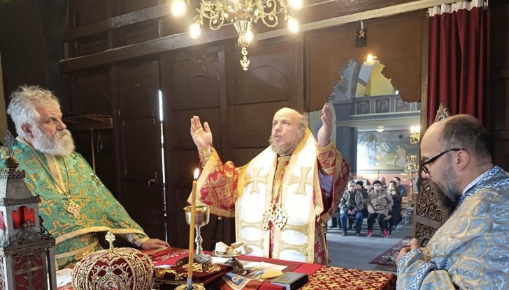 Богослужението бе отслужено с благословението на митрополит Наум