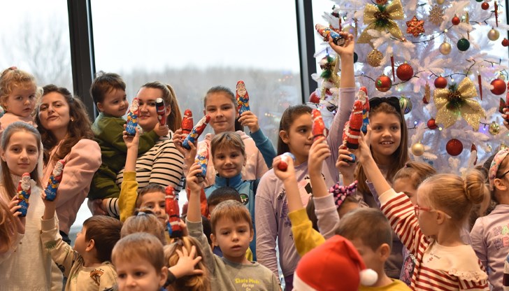 Деца и родители споделиха коледното настроение в Експо център "Уста Колю Фичето"