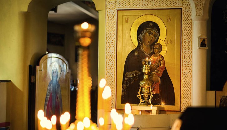 Християните честват един от най-светлите празници - Рождество Христово Християните честват един от най-светлите празници - Рождество Христово