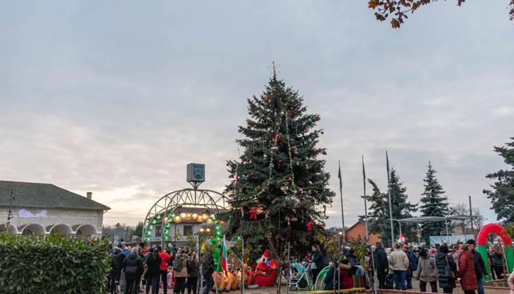 Коледният дух озари общината