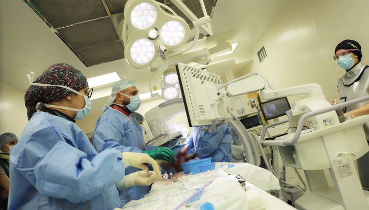 Български лекари извършиха първа по рода си съдова операция Български лекари извършиха първа по рода си съдова операция