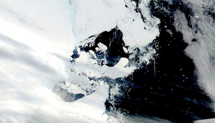 Сателитна снимка на топенето на ледената покривка в Антарктида Сателитна снимка на топенето на ледената покривка в Антарктида