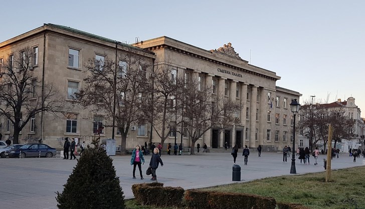 Ефективна присъда за сводничество и притежание на наркотици Ефективна присъда за сводничество и притежание на наркотици