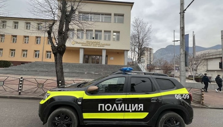 Проверяват няколко учебни заведения, учебният процес продължава нормално