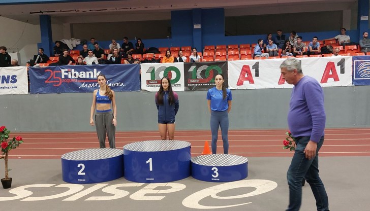 Росина Николова спечели злато на 400 метра при девойките