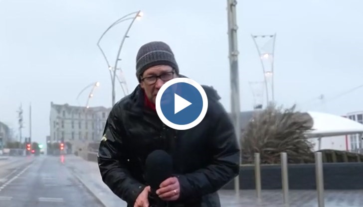 Репортери рискуват живота си при пориви от 183 километра в час