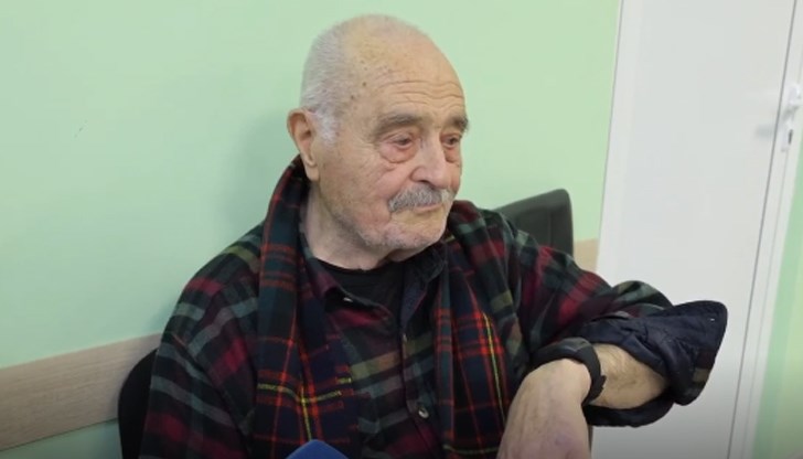 90-годишният Стефан е един от първите, които ще се възползват от дигиталните гривни