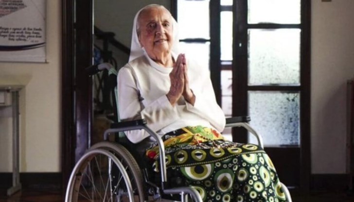 Сестра Ина Канабаро рисува и разказва вицове въпреки напредналата си възраст Сестра Ина Канабаро рисува и разказва вицове въпреки напредналата си възраст