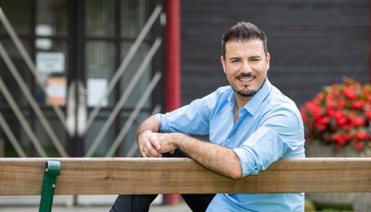 Тенорът с италианско-мексикански произход ще изпълни ролята на Алфред в Доходно здание Тенорът с италианско-мексикански произход ще изпълни ролята на Алфред в Доходно здание