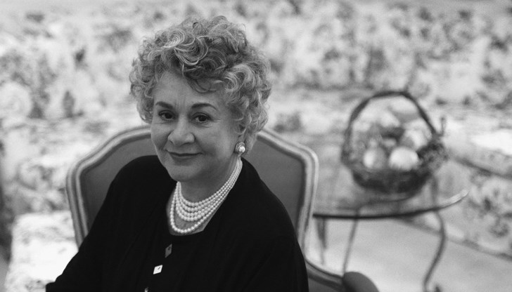 Звездата, известна с кариерата си в театъра и киното, почина в мир, заобиколена от семейството си