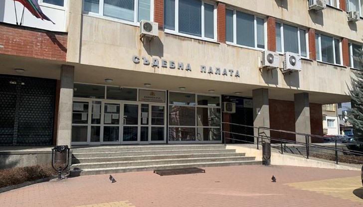 Съдът определя деянията като изключително цинични и дръзки